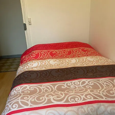 Cosy In Parisian Area 16th