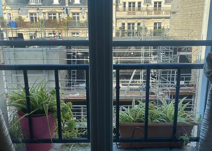 Cosy In Parisian Area 16th